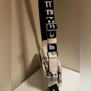 Karl Lagerfeld Paris / New Cross Body Bag .